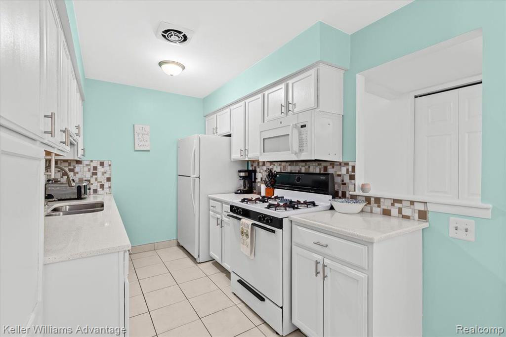44459 Savery Drive, Canton, MI 48187 — Photo 8