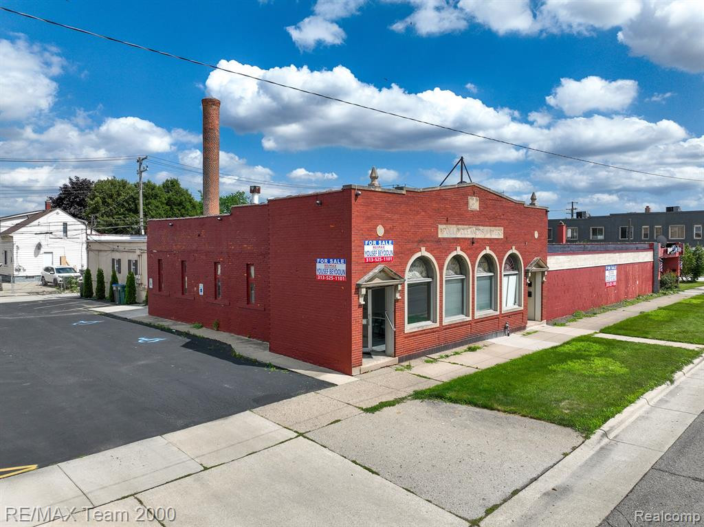 5824 CHASE Road, Dearborn, MI 48126 — front exterior