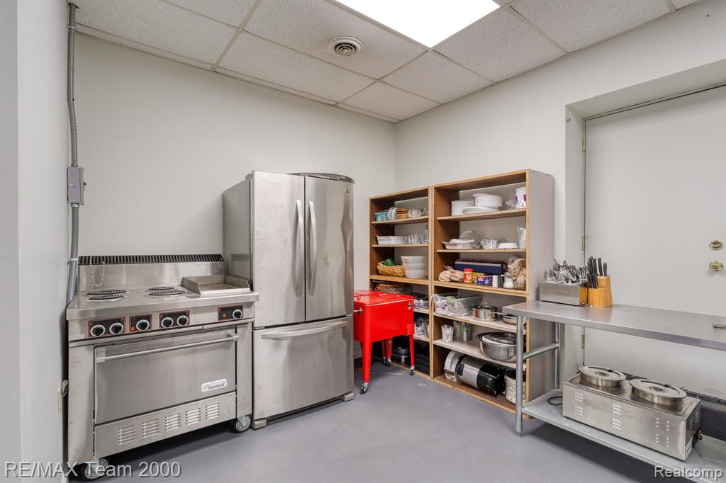 5824 CHASE Road, Dearborn, MI 48126 — Photo 5
