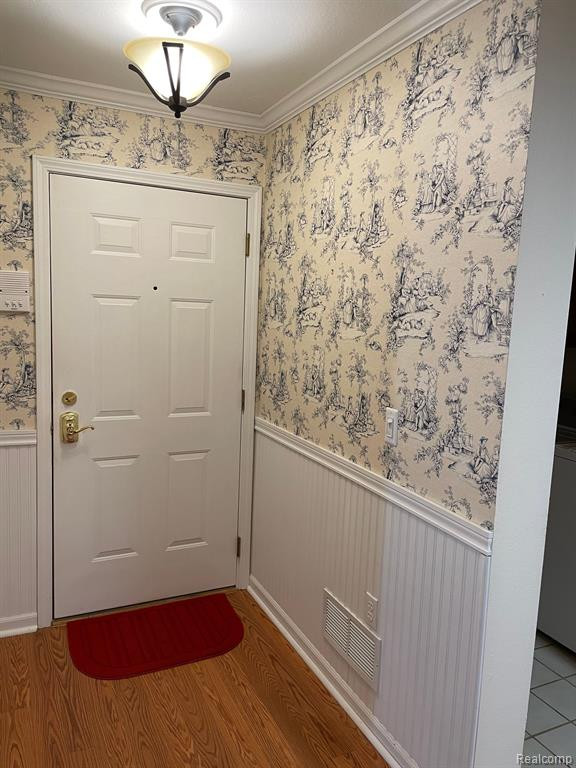 605 CURZON Court, 103, Howell, MI 48843 — Photo 3