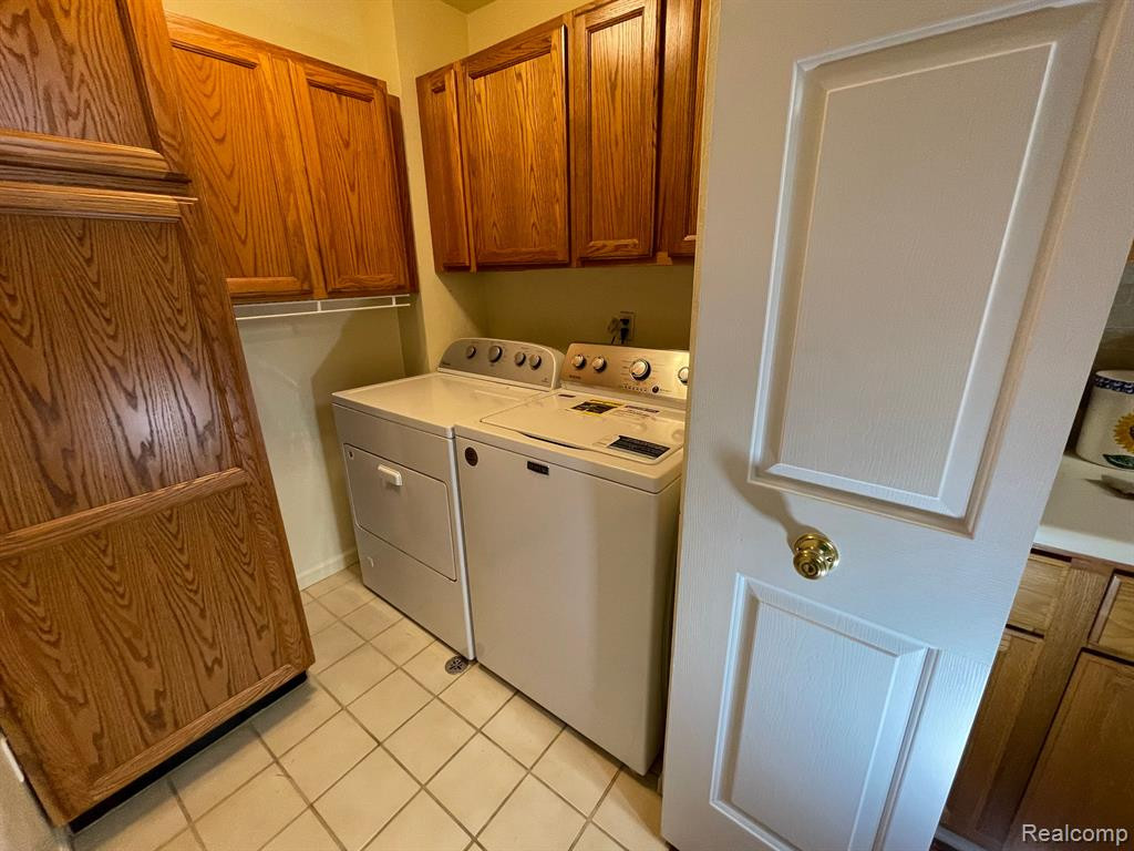 605 CURZON Court, 103, Howell, MI 48843 — Photo 8