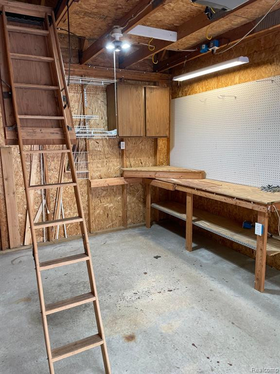 605 CURZON Court, 103, Howell, MI 48843 — Photo 29