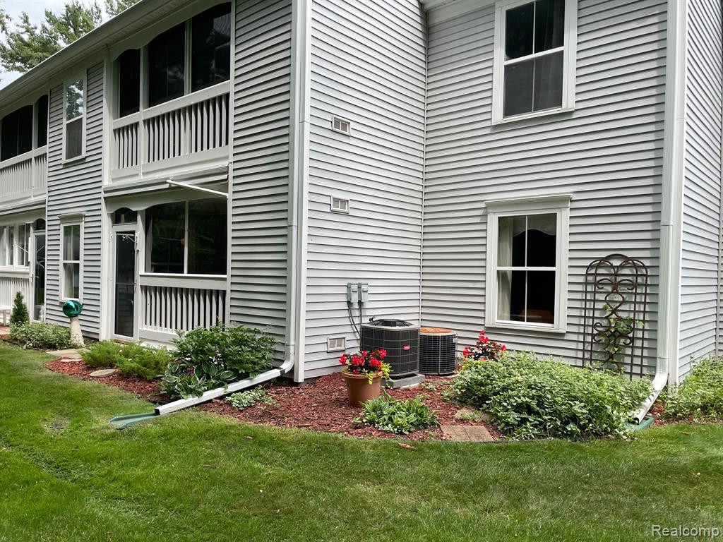 605 CURZON Court, 103, Howell, MI 48843 — Photo 33
