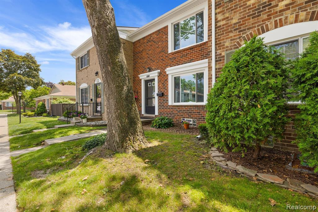 1973 SEABRIGHT Court, 285, Royal Oak, MI 48073 — Photo 2