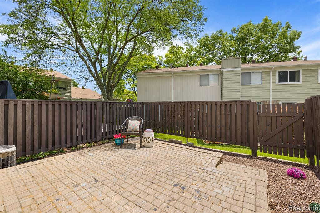 1973 SEABRIGHT Court, 285, Royal Oak, MI 48073 — Photo 5