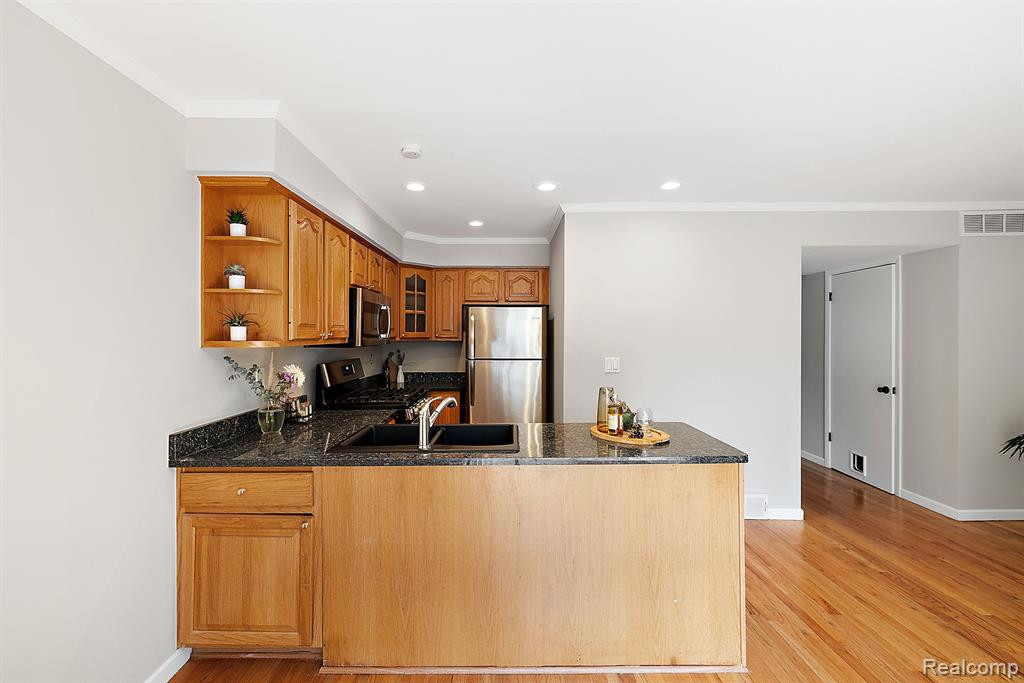 1973 SEABRIGHT Court, 285, Royal Oak, MI 48073 — Photo 18