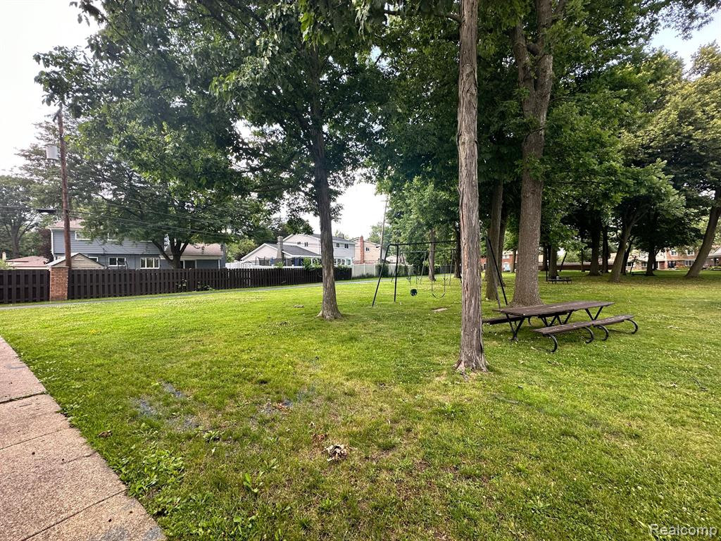 1973 SEABRIGHT Court, 285, Royal Oak, MI 48073 — Photo 33