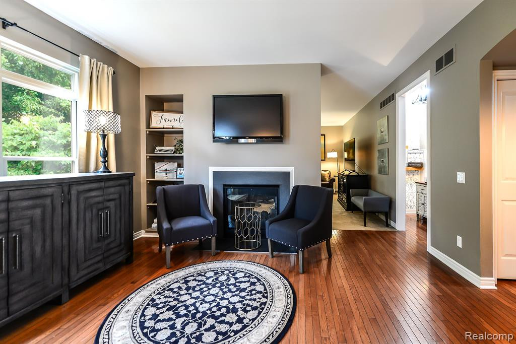 130 SINGH Boulevard, South Lyon, MI 48178 — Photo 7