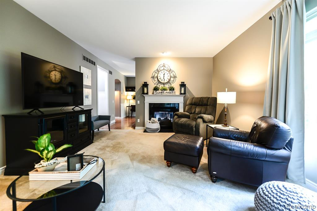 130 SINGH Boulevard, South Lyon, MI 48178 — Photo 10