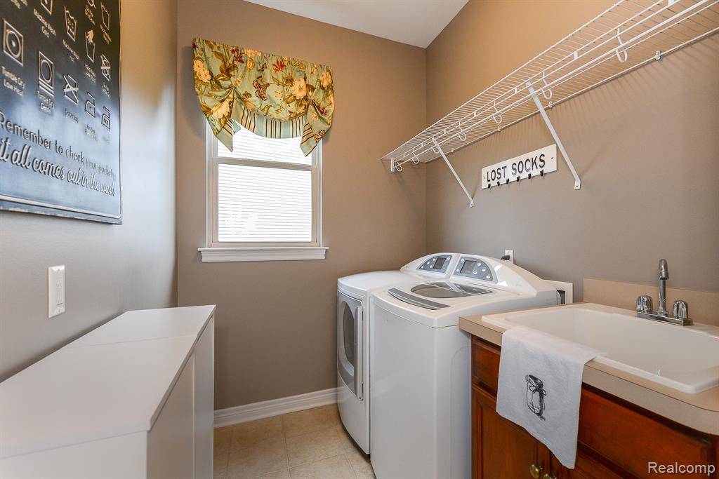 130 SINGH Boulevard, South Lyon, MI 48178 — Photo 12
