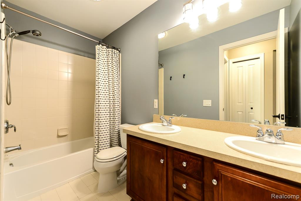 130 SINGH Boulevard, South Lyon, MI 48178 — Photo 24