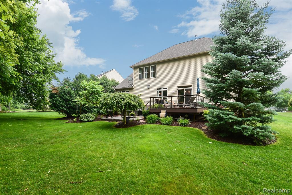 130 SINGH Boulevard, South Lyon, MI 48178 — Photo 31