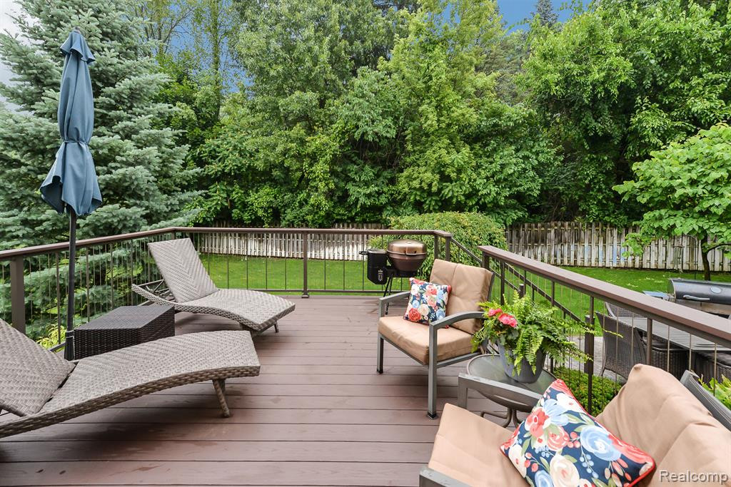 130 SINGH Boulevard, South Lyon, MI 48178 — Photo 33