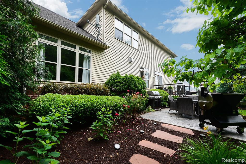 130 SINGH Boulevard, South Lyon, MI 48178 — Photo 35