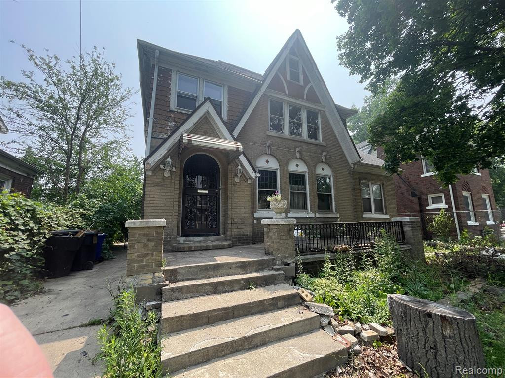 555 W GREENDALE, Highland Park, MI 48203 — front exterior