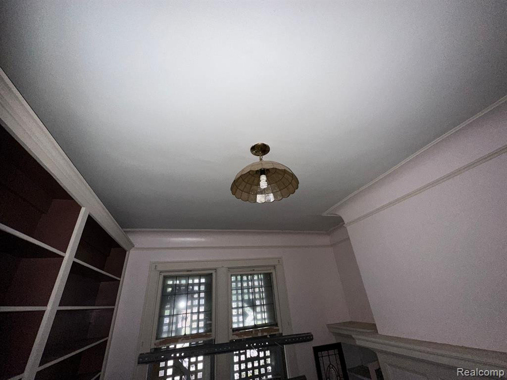 555 W GREENDALE, Highland Park, MI 48203 — Photo 13
