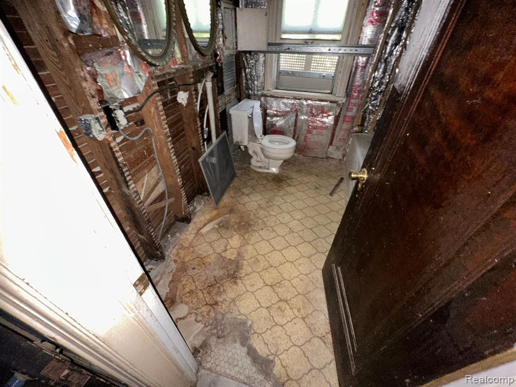555 W GREENDALE, Highland Park, MI 48203 — Photo 36