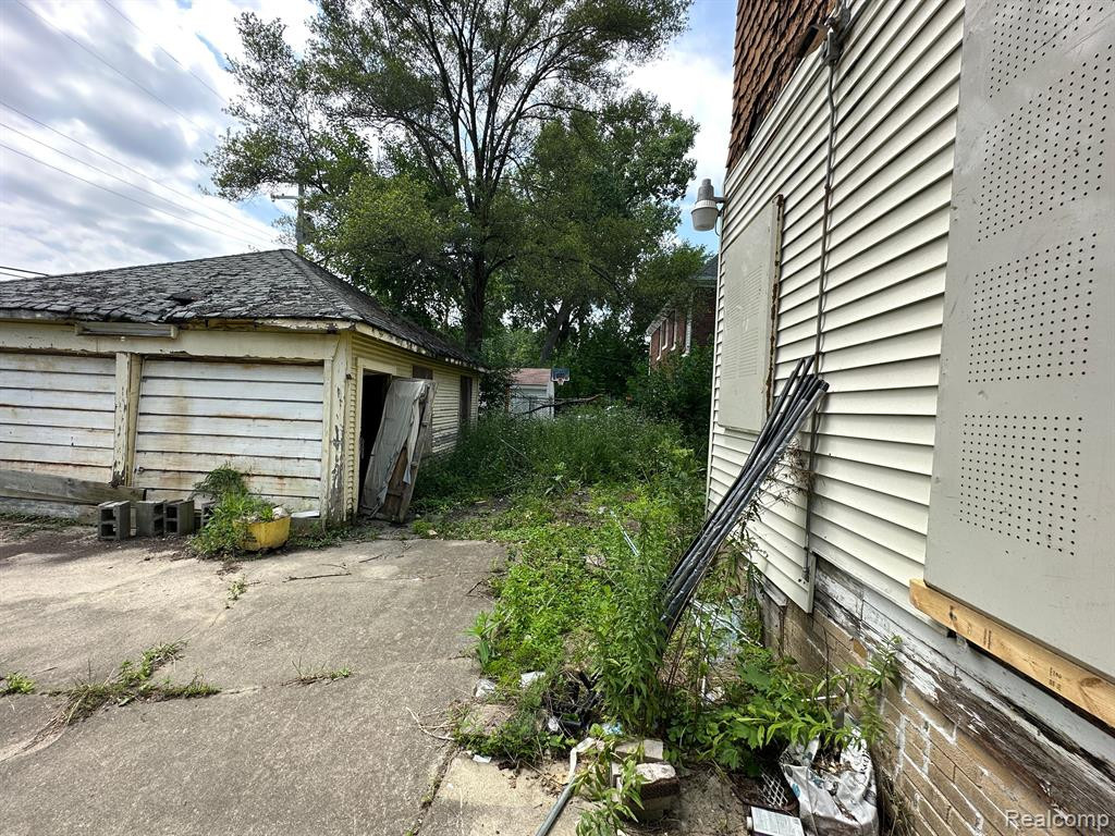555 W GREENDALE, Highland Park, MI 48203 — Photo 75