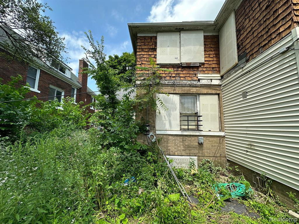 555 W GREENDALE, Highland Park, MI 48203 — Photo 81