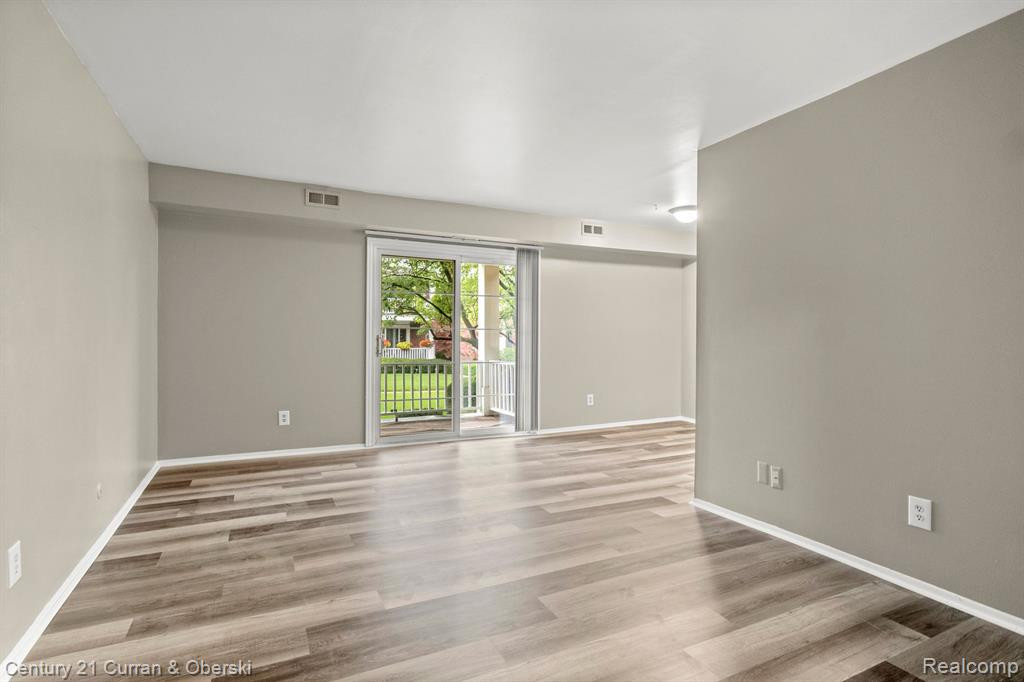 1749 MONTICELLO Street, E-3, Trenton, MI 48183 — Photo 4