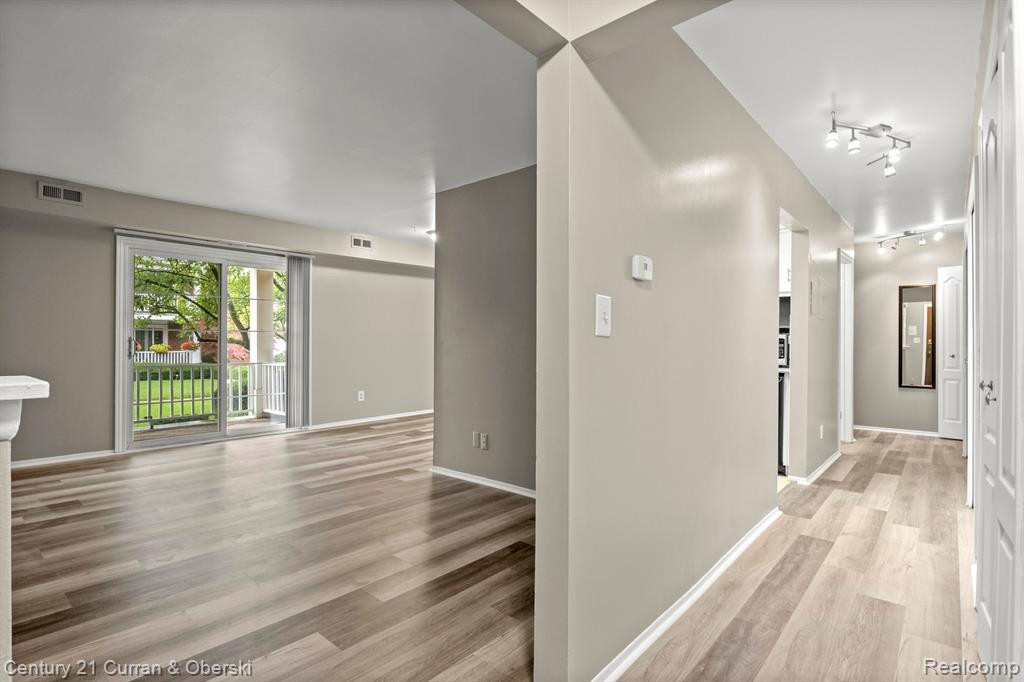 1749 MONTICELLO Street, E-3, Trenton, MI 48183 — Photo 5