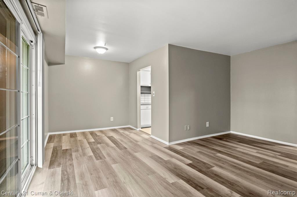 1749 MONTICELLO Street, E-3, Trenton, MI 48183 — Photo 8