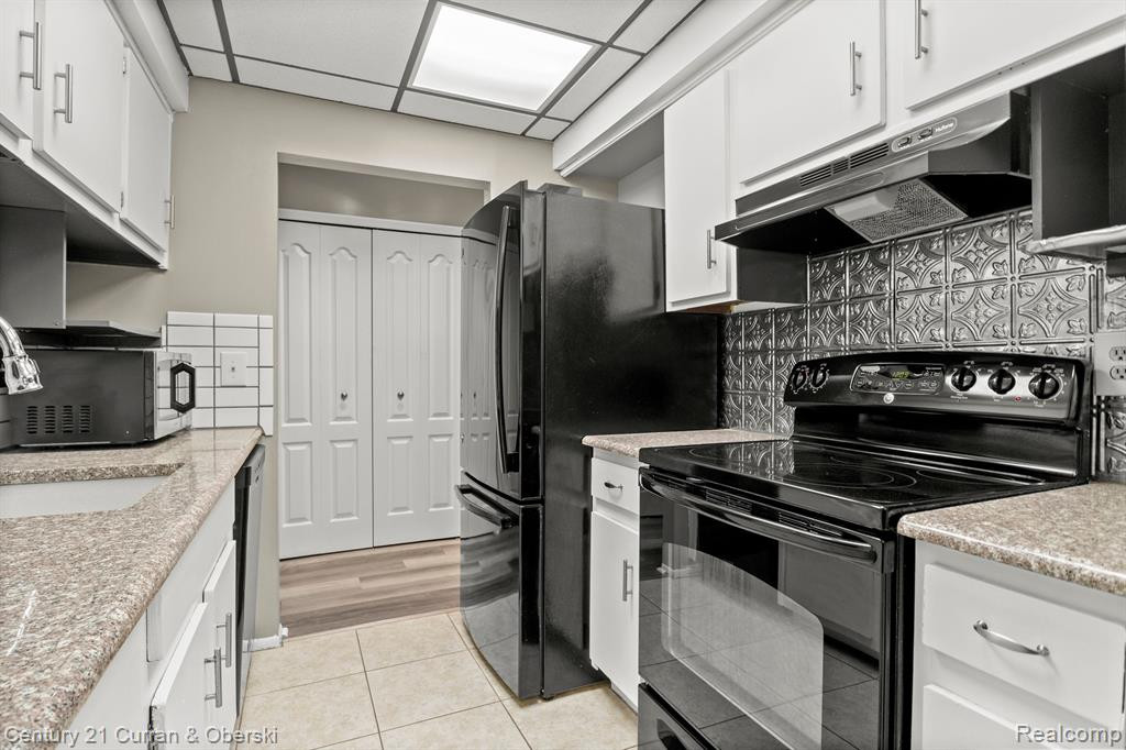 1749 MONTICELLO Street, E-3, Trenton, MI 48183 — Photo 16