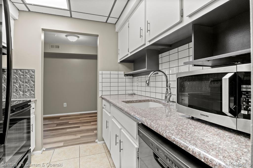 1749 MONTICELLO Street, E-3, Trenton, MI 48183 — Photo 17