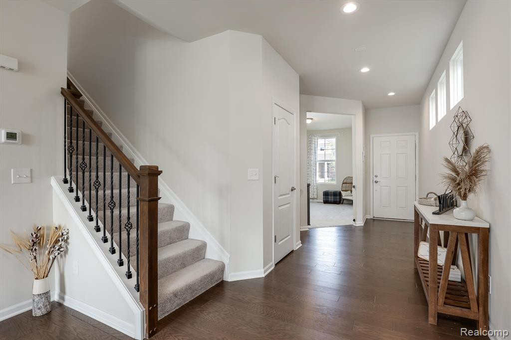 704 BACKSHORE Drive, Canton, MI 48187 — Photo 5