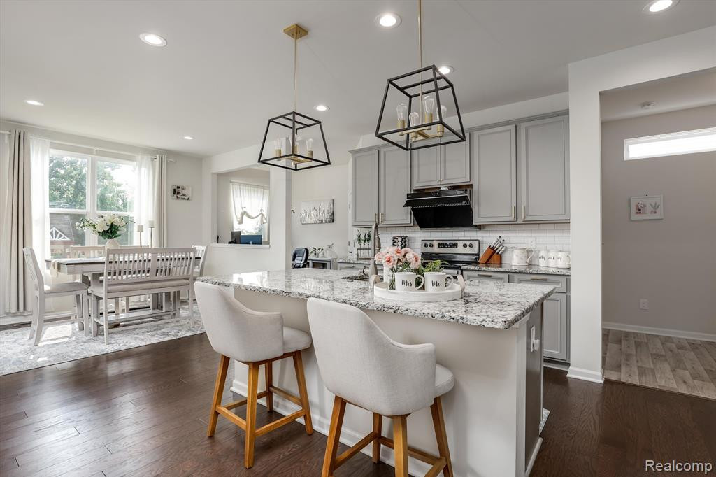704 BACKSHORE Drive, Canton, MI 48187 — Photo 8