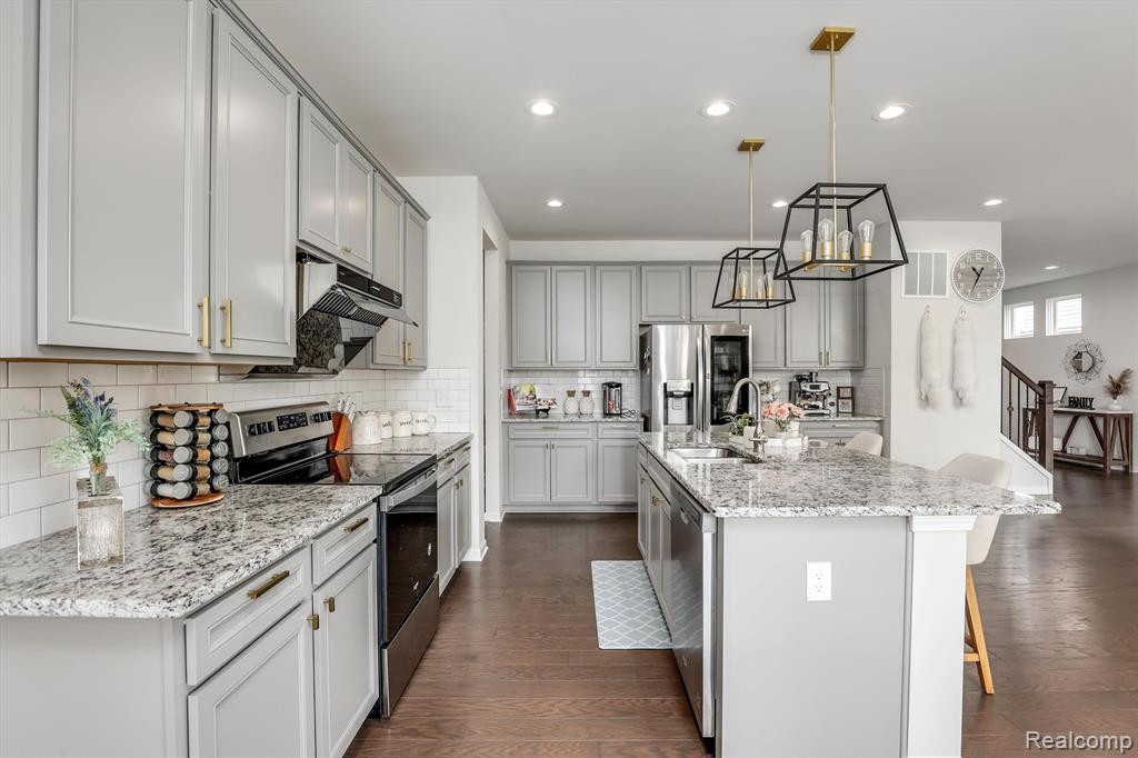 704 BACKSHORE Drive, Canton, MI 48187 — Photo 11