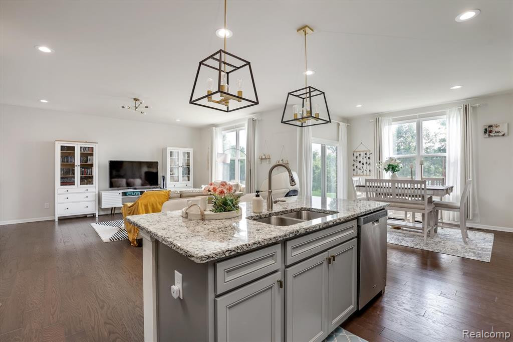704 BACKSHORE Drive, Canton, MI 48187 — Photo 13