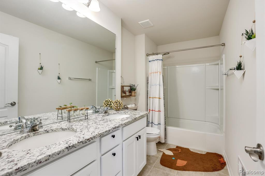 704 BACKSHORE Drive, Canton, MI 48187 — Photo 24