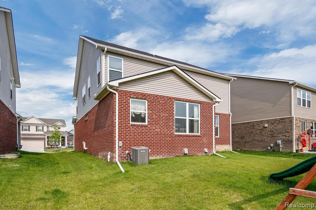 704 BACKSHORE Drive, Canton, MI 48187 — Photo 34