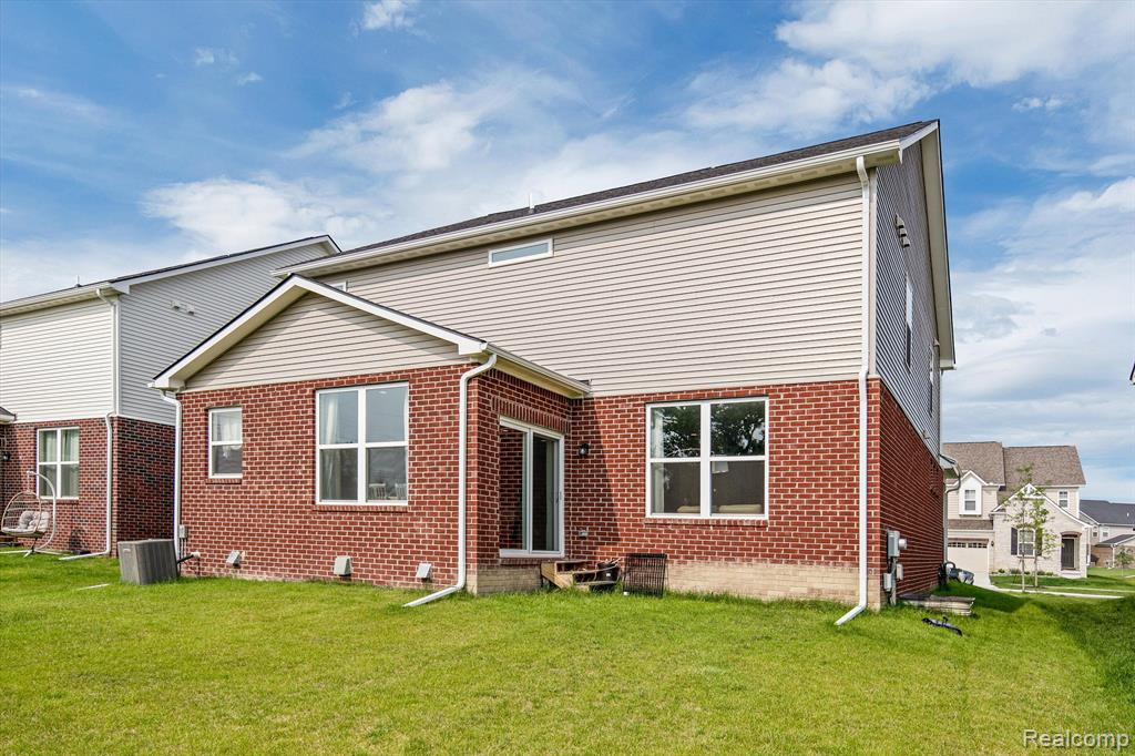 704 BACKSHORE Drive, Canton, MI 48187 — Photo 35