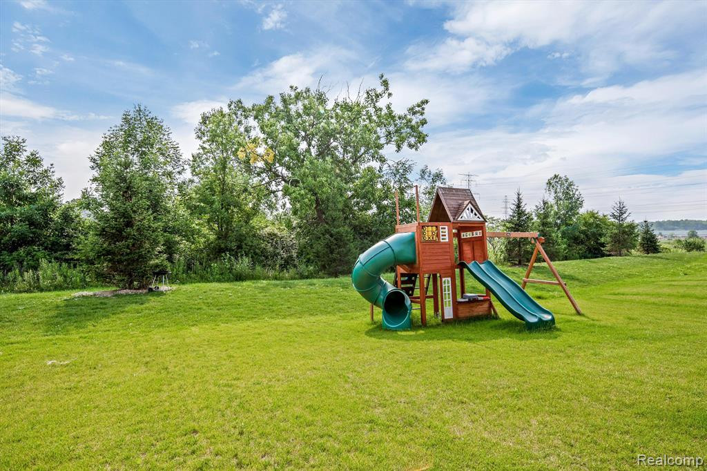704 BACKSHORE Drive, Canton, MI 48187 — Photo 36