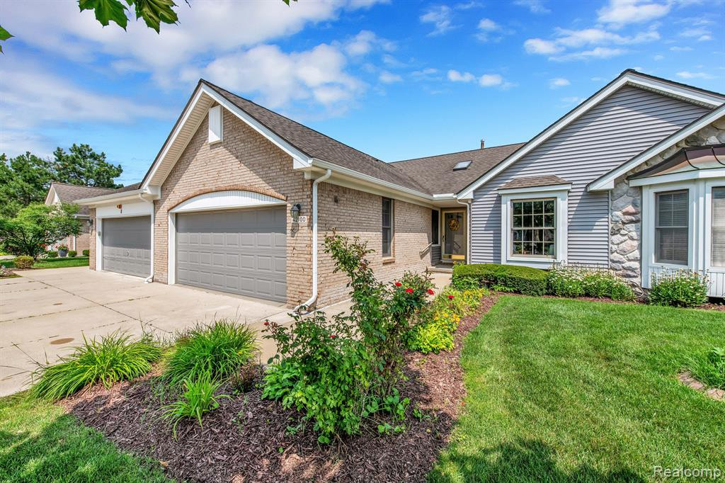 42100 STARLITE, Canton, MI 48187 — Photo 2
