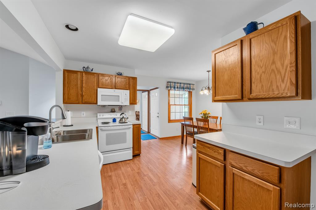 42100 STARLITE, Canton, MI 48187 — Photo 6