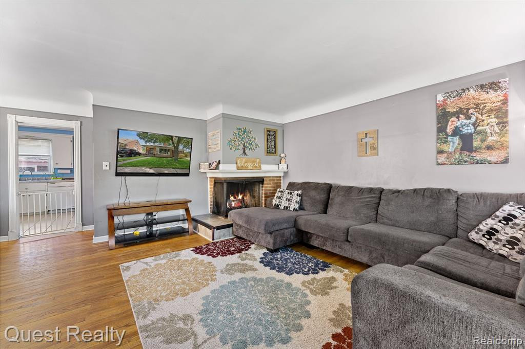 9984 HEMINGWAY, Redford, MI 48239 — Photo 3