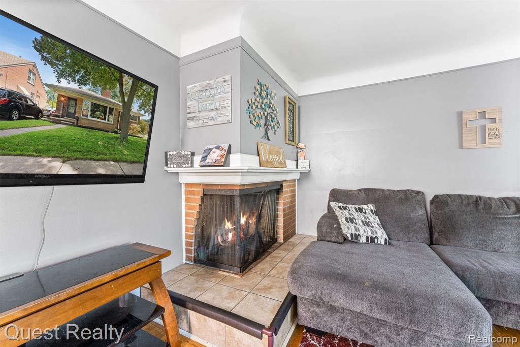 9984 HEMINGWAY, Redford, MI 48239 — Photo 4