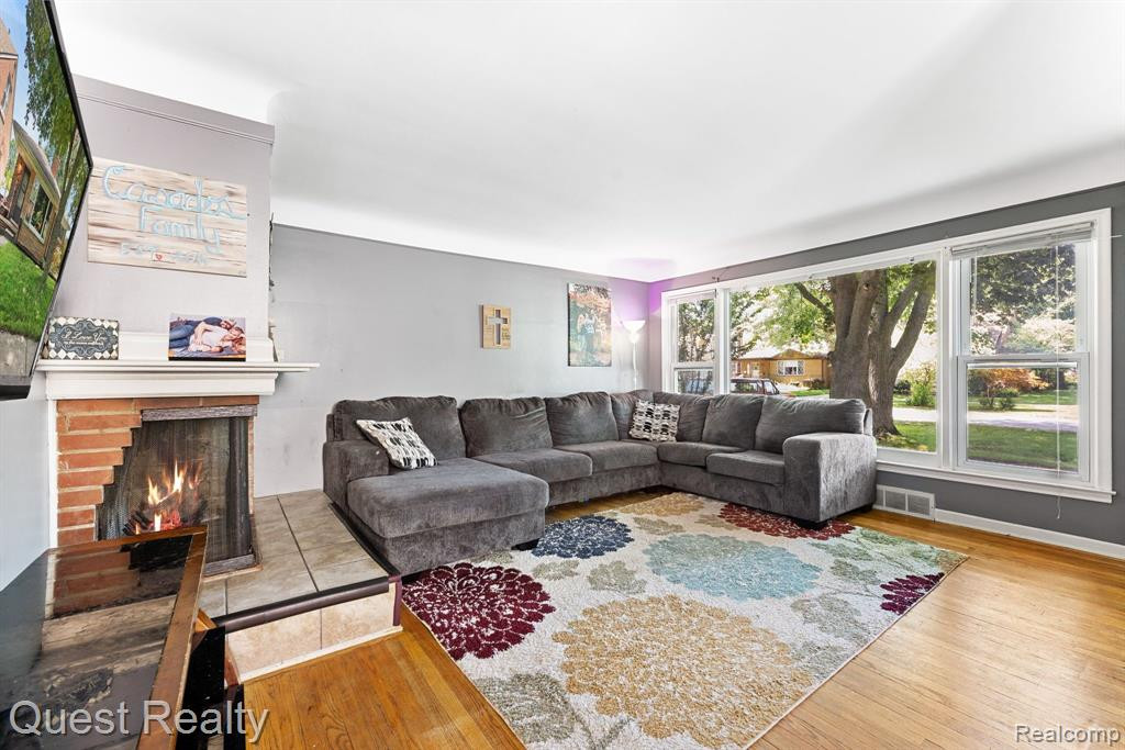 9984 HEMINGWAY, Redford, MI 48239 — Photo 5