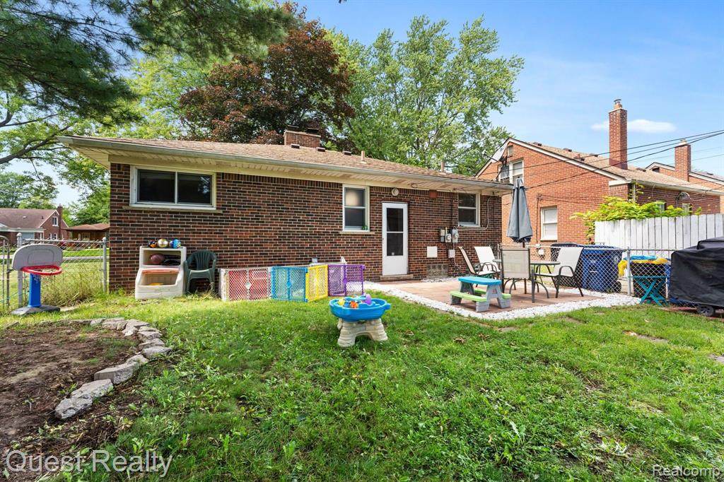 9984 HEMINGWAY, Redford, MI 48239 — Photo 23