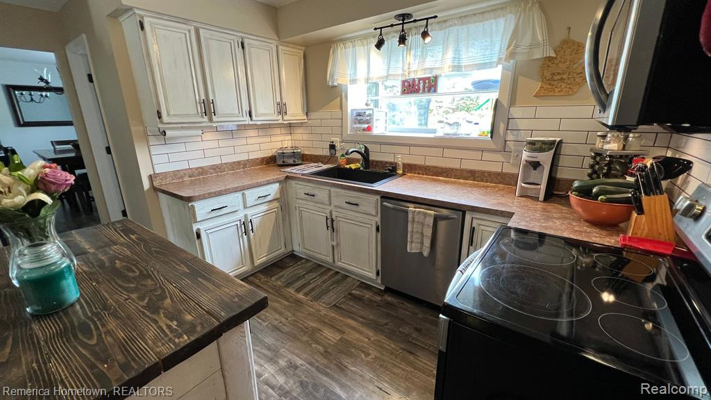 1108 W LEMONT, Canton, MI 48187 — Photo 3