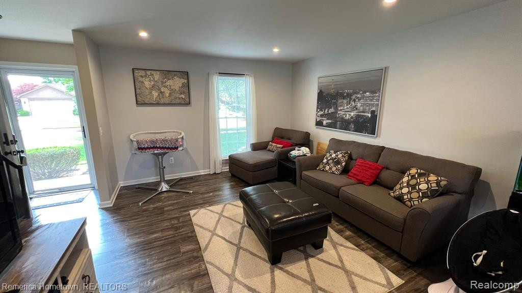 1108 W LEMONT, Canton, MI 48187 — Photo 10