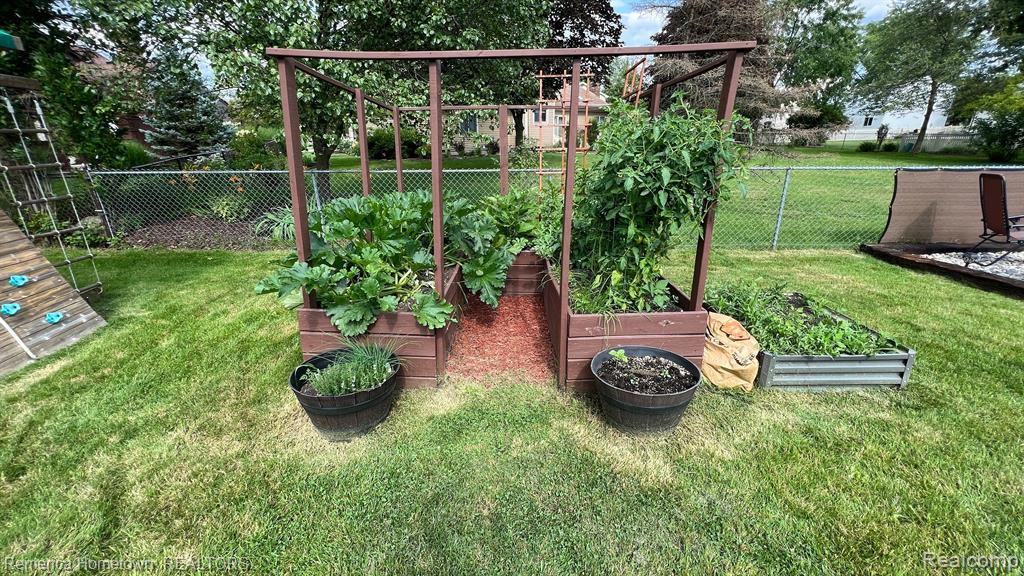 1108 W LEMONT, Canton, MI 48187 — Photo 22