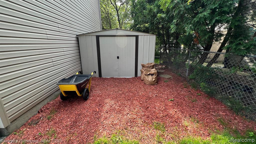 1108 W LEMONT, Canton, MI 48187 — Photo 26