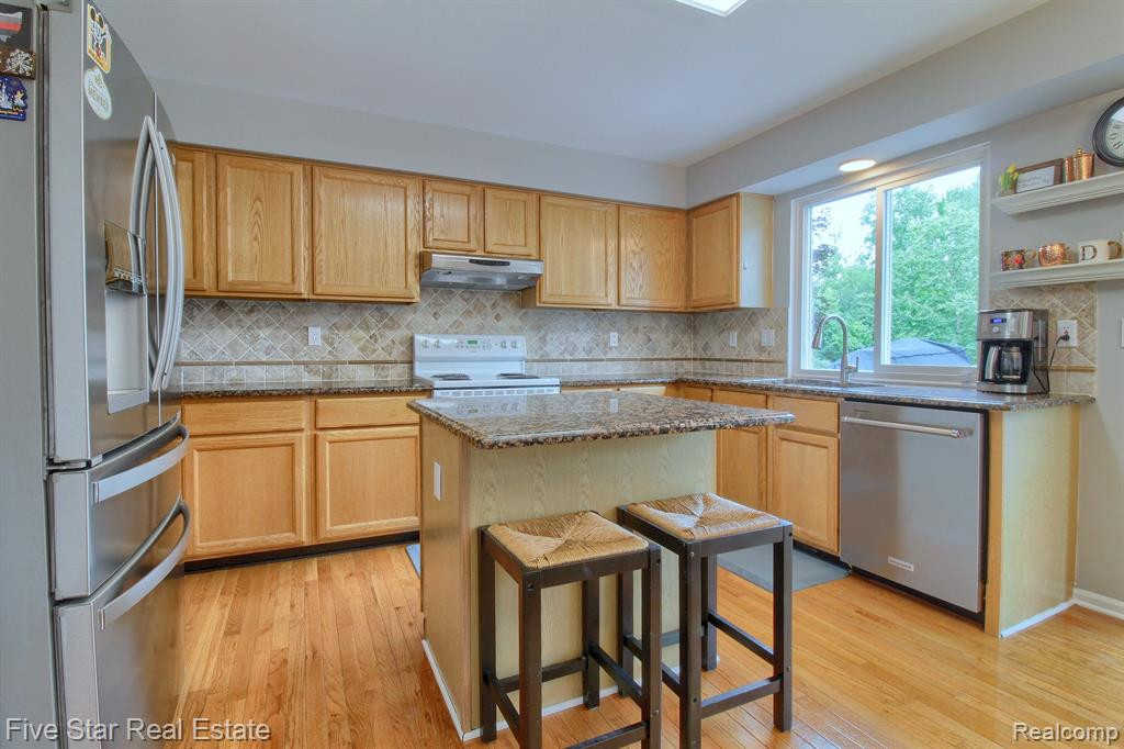 45488 Morningside Road, Canton, MI 48187 — Photo 11