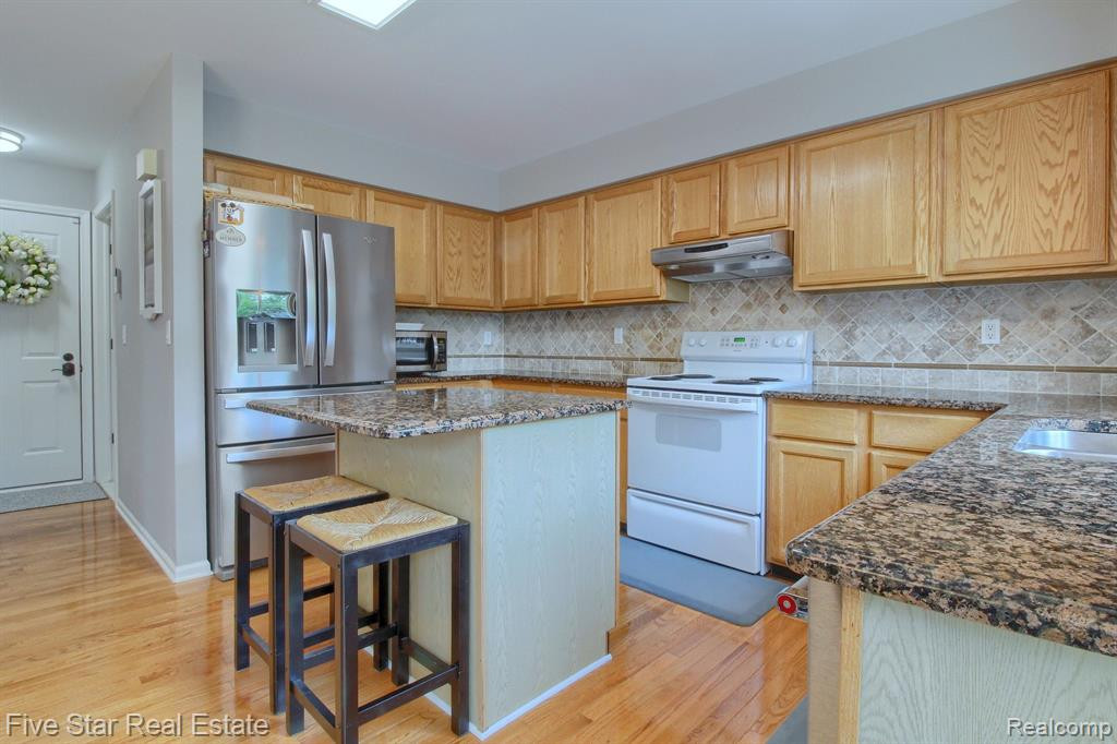 45488 Morningside Road, Canton, MI 48187 — Photo 12