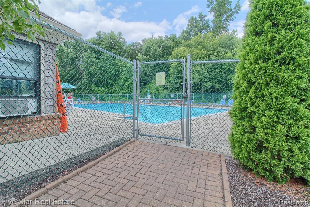 45488 Morningside Road, Canton, MI 48187 — Photo 38