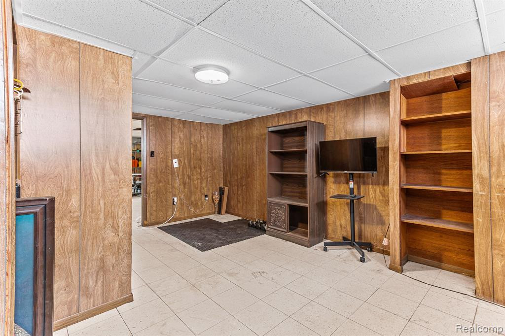 8614 GRAYFIELD Street, Dearborn Heights, MI 48127 — Photo 18